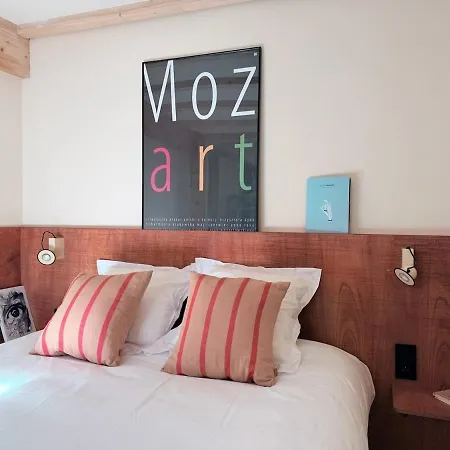 House For 10 People - Private Garden - Ac Villa